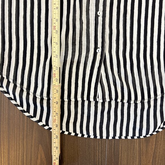 H&M‎ Sleeveless Button-Down Blouse Women’s Size 10 Black White Vertical Stripe - Picture 13 of 13